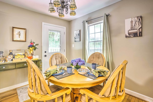 House (2 Bedrooms) | Interior - Secluded Chattanooga Getaway w/ Deck + Yard! (Chattanooga)