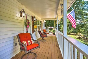 House (2 Bedrooms) | Interior - Secluded Chattanooga Getaway w/ Deck + Yard! (Chattanooga)