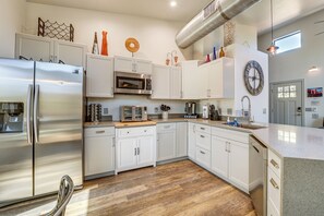 المنشأة من الداخل