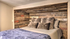 A bedroom with a bed, wooden headboard, and two pillows. - Near Tonto National Forest: Dog-friendly Cabin! (Payson)