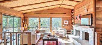 Groveland Cabin w/ Outdoor Perks & Game Room