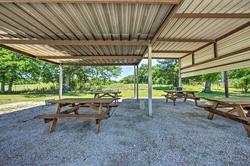 Lake Fork Tiny Home: Outdoor Dining & Grill!