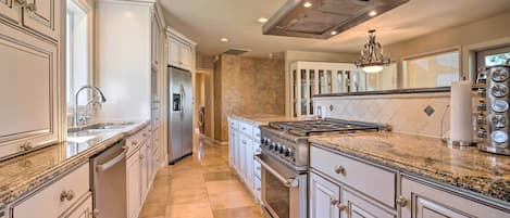 House (3 Bedrooms) | Interior