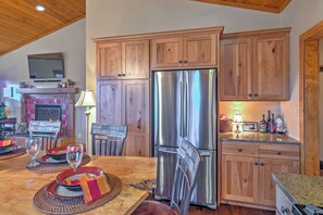 House (2 Bedrooms) | Interior - Beautiful Makanda Cabin in Shawnee National Forest (Makanda)