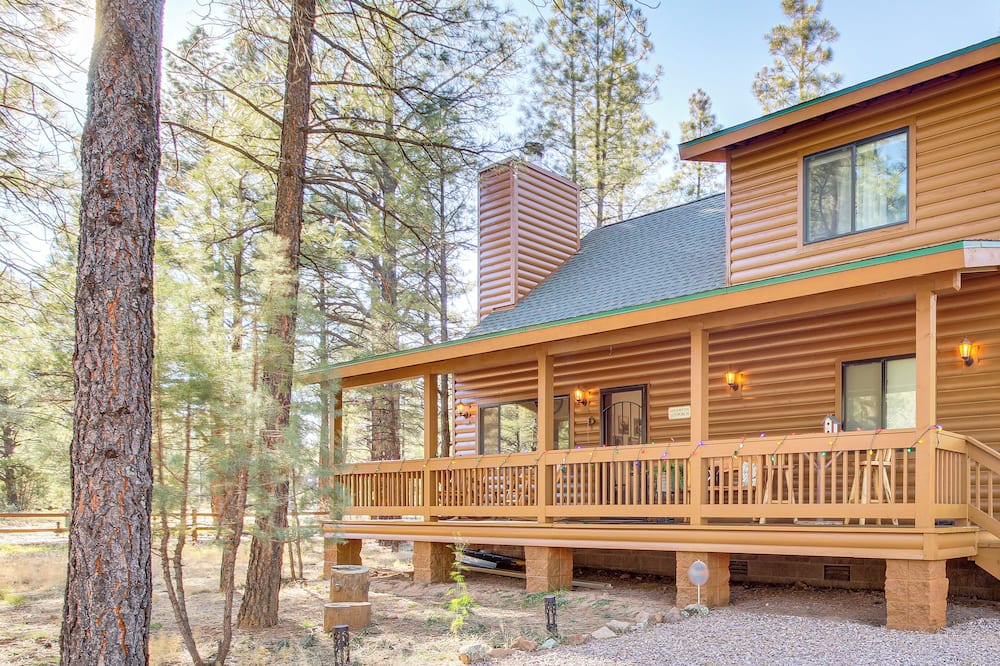2 Mi to Fool Hollow Lake: Wooded Cabin w/ Fire Pit - Clay Springs, AZ