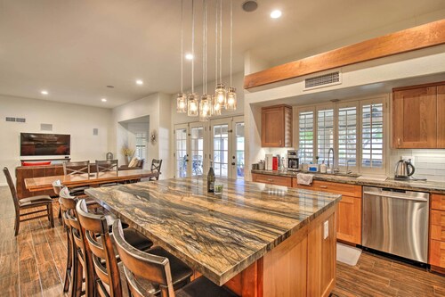 11 Mi to Phoenix: Tempe Escape w/ Patio & Bar!