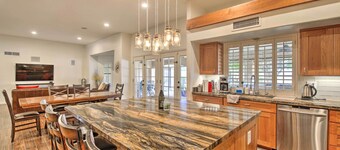 11 Mi to Phoenix: Tempe Escape w/ Patio & Bar!