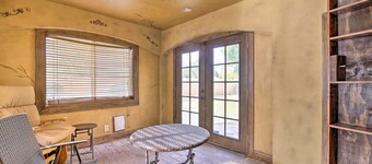 11 Mi to Phoenix: Tempe Escape w/ Patio & Bar!