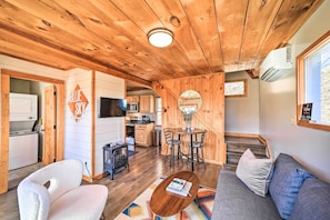 House (1 Bedroom) | Interior - 'blue Sky Cottage:' Romantic Retreat w/ Mtn Views! (Canton)