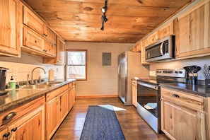 House (1 Bedroom) | Interior - 'blue Sky Cottage:' Romantic Retreat w/ Mtn Views! (Canton)
