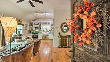 Apartment (0 Bedroom) | Interior