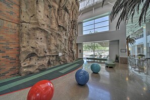 Lobby - Delightful Florence Retreat: Backyard w/ Pool (Florence)