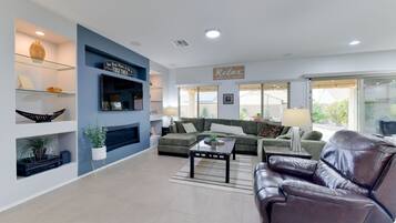 Televisión y chimenea