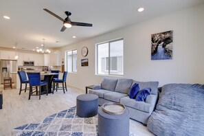 Apartment (2 Bedrooms) | Interior - 1 Mi to Intel Campus! Chandler Townhome w/ Pools (Chandler)