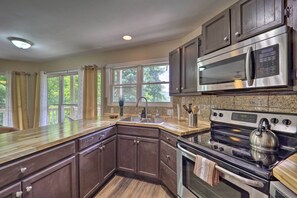 Interior - Banner Elk Condo ~ 4 Mi to Sugar Mountain Resort! (Banner Elk)