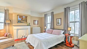 Apartment (1 Bedroom) | 1 bedroom, iron/ironing board, bed sheets