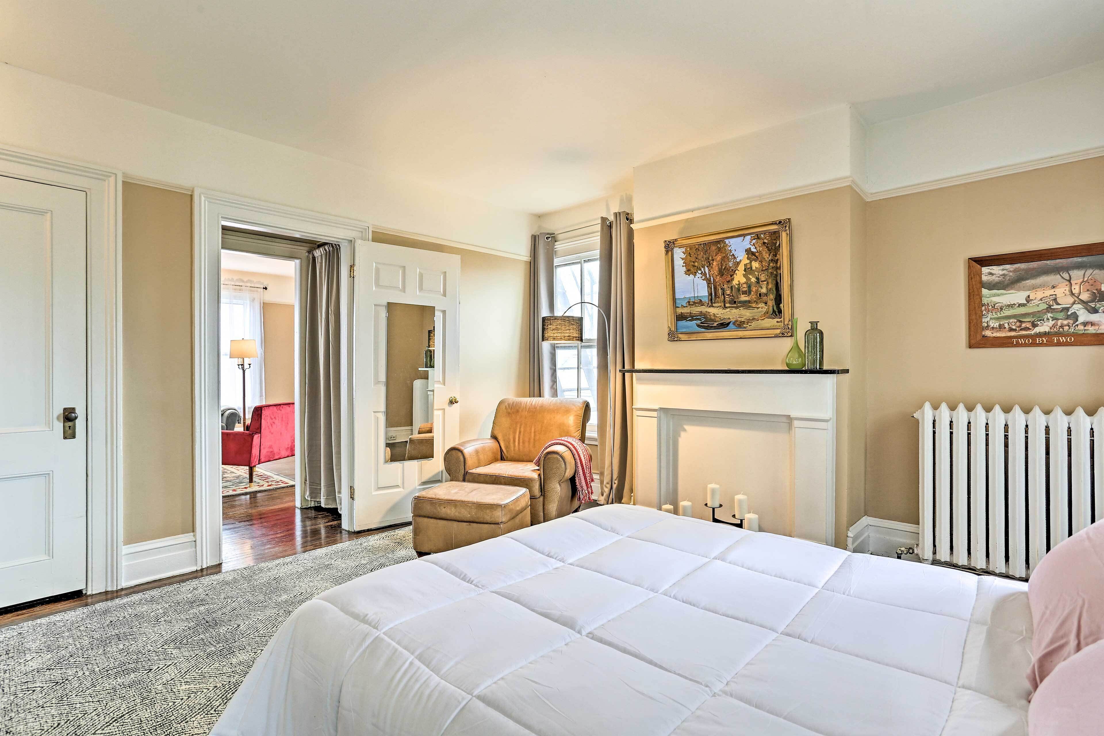 Apartment (1 Bedroom) | 1 bedroom, iron/ironing board, bed sheets