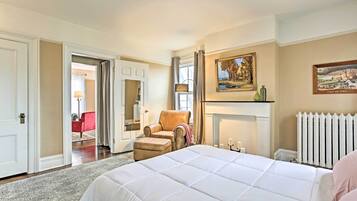 Apartment (1 Bedroom) | 1 bedroom, iron/ironing board, bed sheets