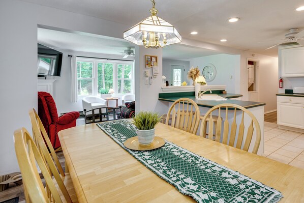 House (3 Bedrooms) | Interior
