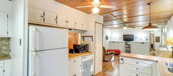 Edgemont Home w/ Deck ~ 9 Mi to Greers Ferry Lake!