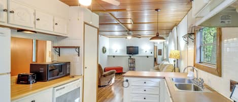 House (2 Bedrooms) | Interior