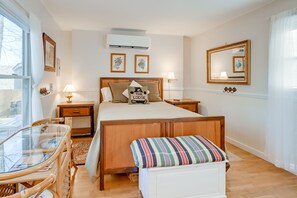 Laptop workspace, bed sheets - Quaint Smoky Mountain Cabin Rental w/ Patio (Highlands)