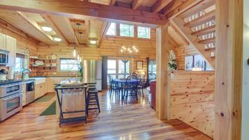 House (4 Bedrooms) | Interior