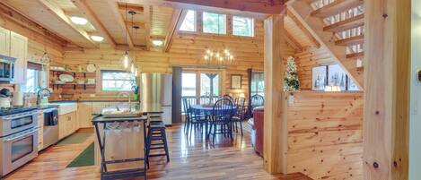 House (4 Bedrooms) | Interior