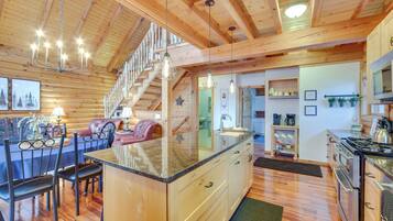 House (4 Bedrooms) | Interior