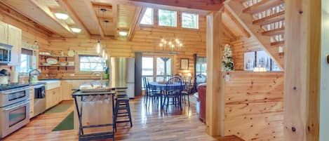 House (4 Bedrooms) | Interior