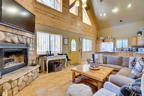 TV, fireplace