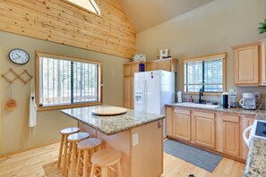 House (3 Bedrooms) | Private kitchen | Microwave, oven, stovetop, dishwasher - Dog-friendly Nutrioso Cabin w/ Wraparound Porch! (Eagar)