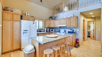 Rumah (3 Bedrooms) | Dapur pribadi | Microwave, oven, kompor, dan mesin pencuci piring