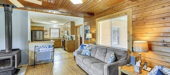 Powell Lake 'UP Badger Lodge Bnb' w/ Shared Dock