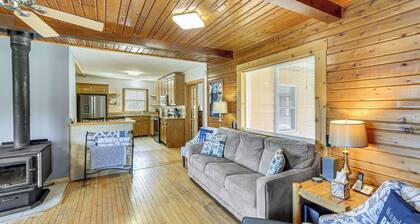 Powell Lake 'UP Badger Lodge Bnb' w/ Shared Dock