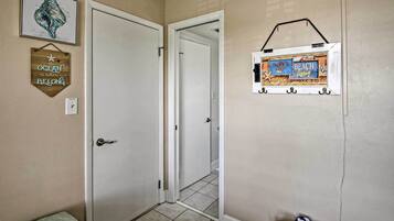 Apartment (2 Bedrooms) | Bahagian dalam