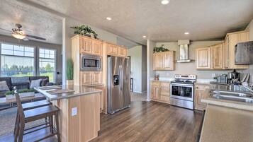 House (3 Bedrooms) | Interior