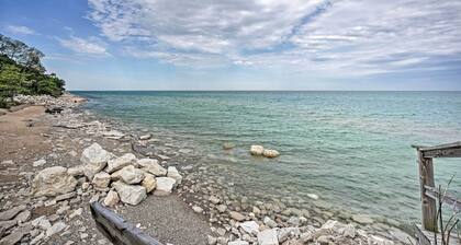 Lake Michigan Hideaway: Pool, Steps to Beach!