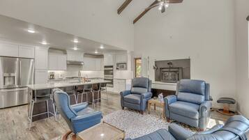 House (4 Bedrooms) | Front of property