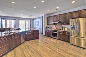 Microwave, oven, stovetop, dishwasher - Palm Desert Villa w/ Private Backyard Oasis! (Palm Desert)