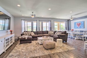 TV - Palm Desert Villa w/ Private Backyard Oasis! (Palm Desert)