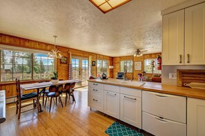 Interior - 4 Mi to Rocky Moutain Nat'l Park: Grand Lake Home! (Grand Lake)