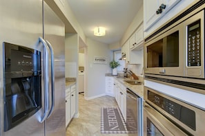 Apartment (2 Bedrooms) | Interior - Pool & Dock Access: Lakefront Hot Springs Condo! (Hot Springs)