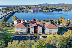 Apartment (2 Bedrooms) | Interior - Pool & Dock Access: Lakefront Hot Springs Condo! (Hot Springs)