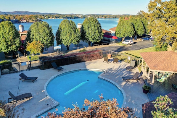 Apartment (2 Bedrooms) | Interior - Pool & Dock Access: Lakefront Hot Springs Condo! (Hot Springs)