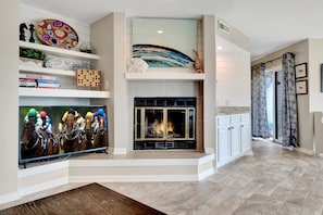 Apartment (2 Bedrooms) | Interior - Pool & Dock Access: Lakefront Hot Springs Condo! (Hot Springs)