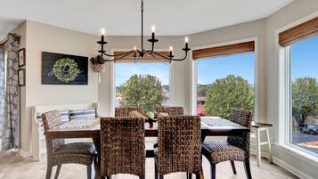 Apartment (2 Bedrooms) | Front of property