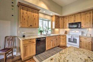 Apartment (1 Bedroom) | Interior - Lovely Canyon View Apartment w/ Patio & Yard (Silverton)