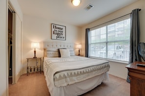 Apartment (2 Bedrooms) | Interior - Condo w/ Family Amenities, 3 Mi to Branson Strip! (Branson)