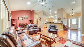 House (4 Bedrooms) | Interior